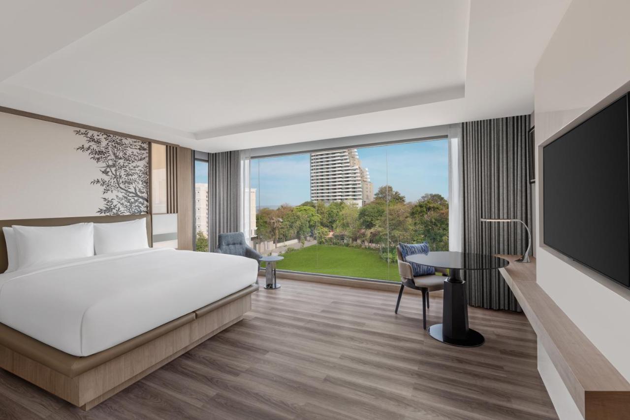 Courtyard By Marriott North Pattaya Hotel Bagian luar foto