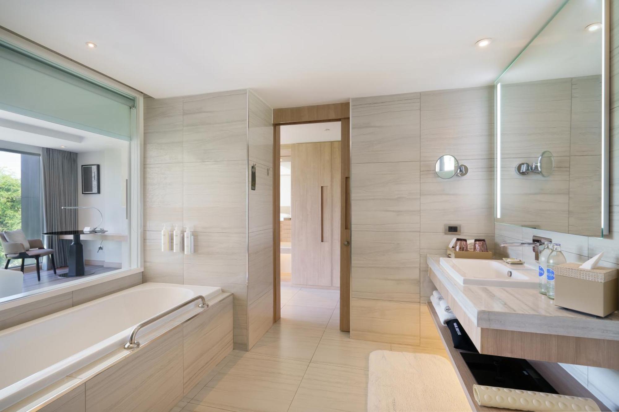 Courtyard By Marriott North Pattaya Hotel Bagian luar foto